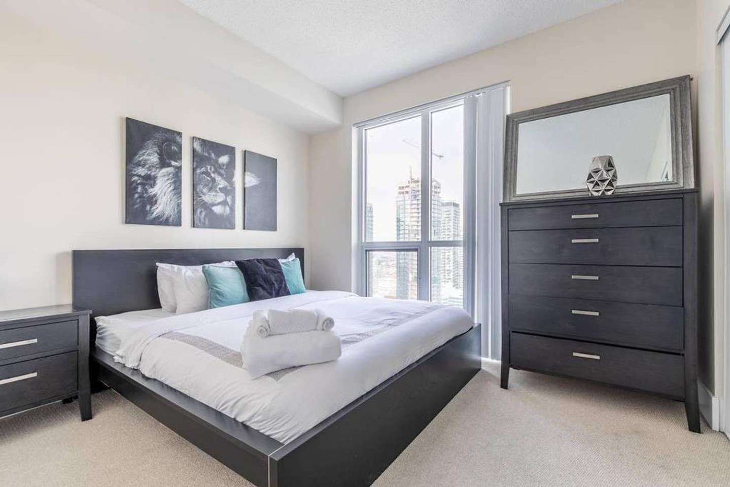 Luxury 1Br Condo - King Bed With City Views Toronto Eksteriør bilde