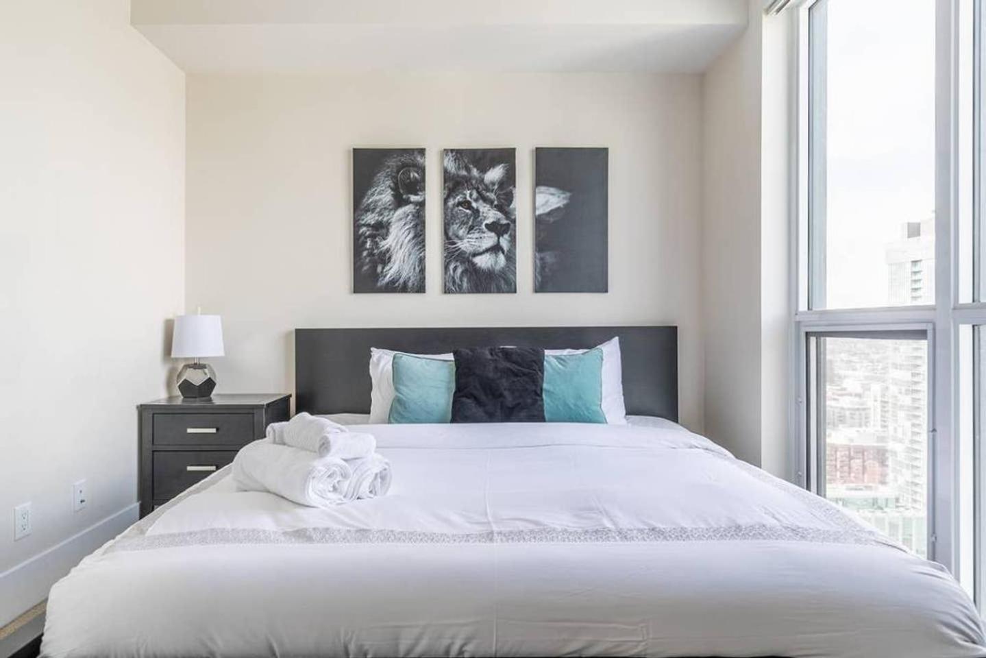 Luxury 1Br Condo - King Bed With City Views Toronto Eksteriør bilde